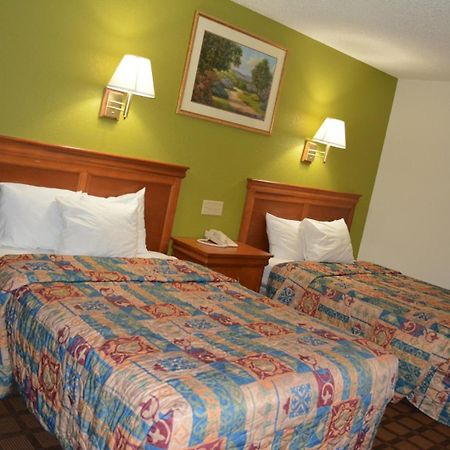 Bloomer Inn & Suites Bagian luar foto