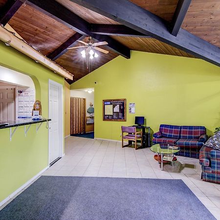 Bloomer Inn & Suites Bagian luar foto