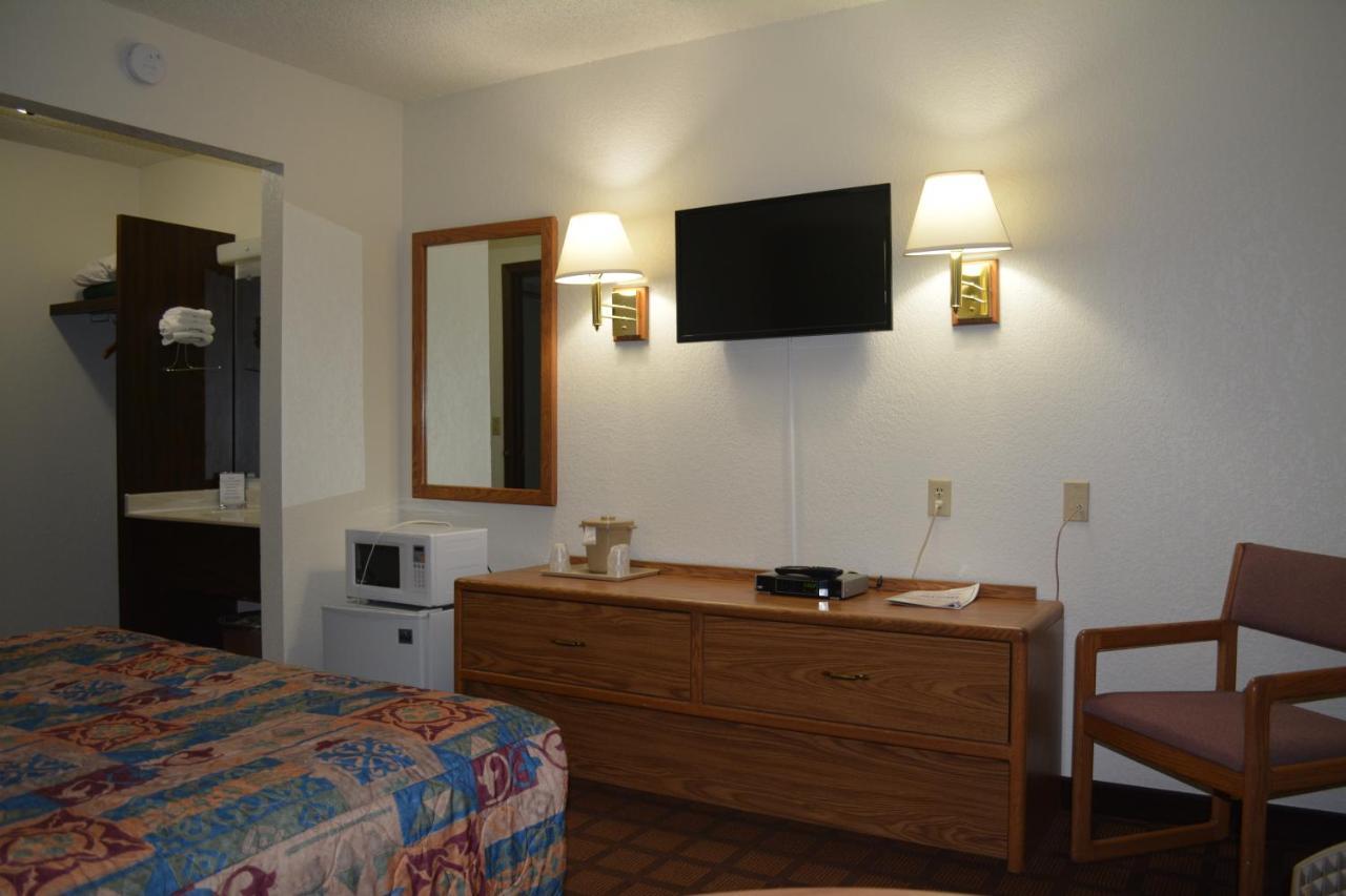 Bloomer Inn & Suites Bagian luar foto