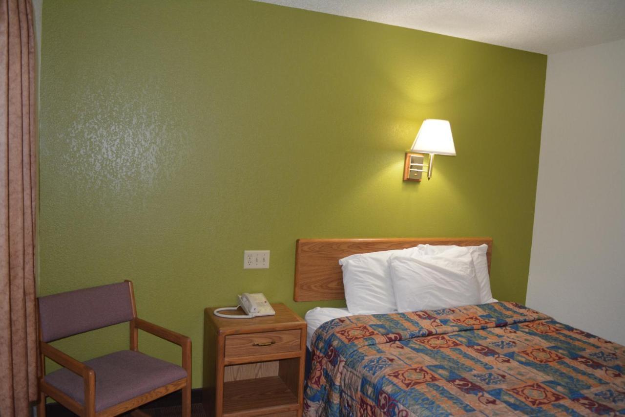Bloomer Inn & Suites Bagian luar foto
