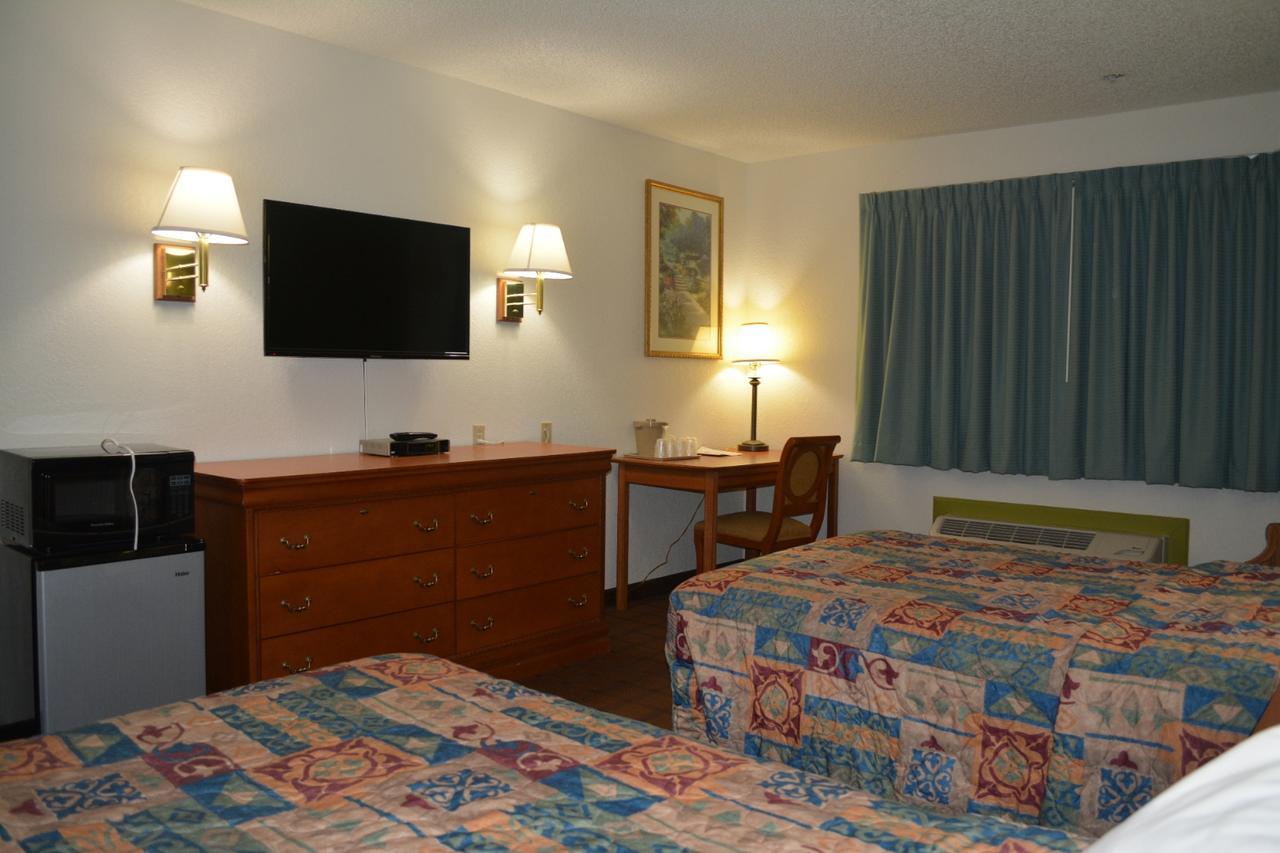 Bloomer Inn & Suites Bagian luar foto