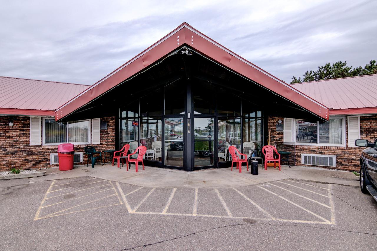Bloomer Inn & Suites Bagian luar foto