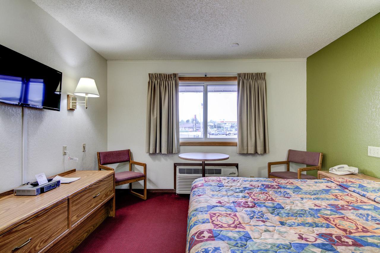 Bloomer Inn & Suites Bagian luar foto
