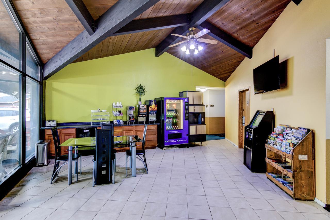 Bloomer Inn & Suites Bagian luar foto