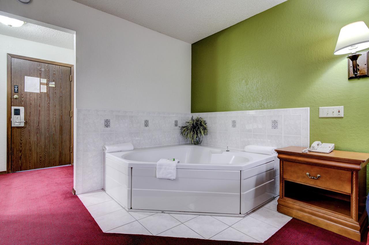 Bloomer Inn & Suites Bagian luar foto