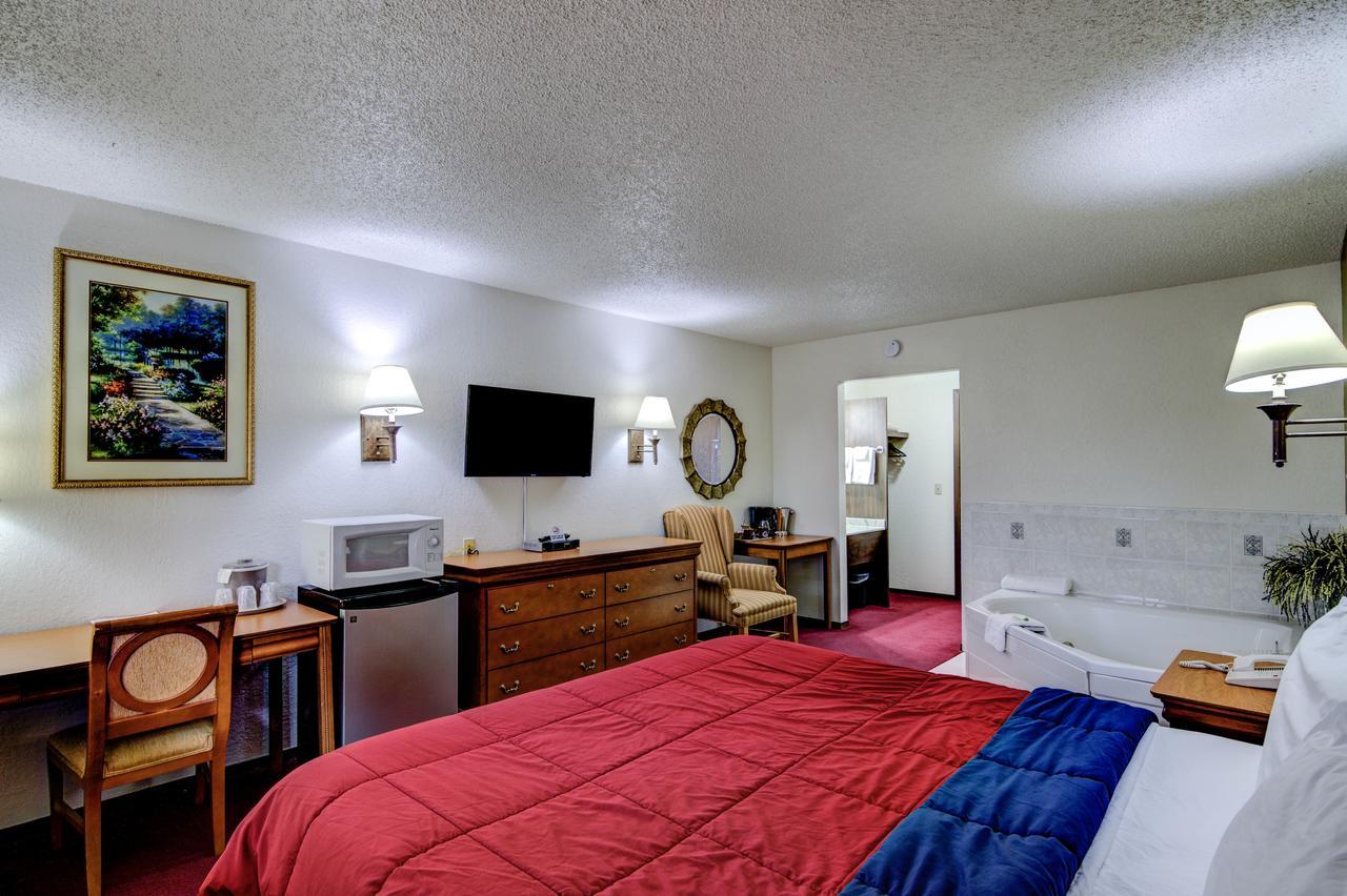 Bloomer Inn & Suites Bagian luar foto