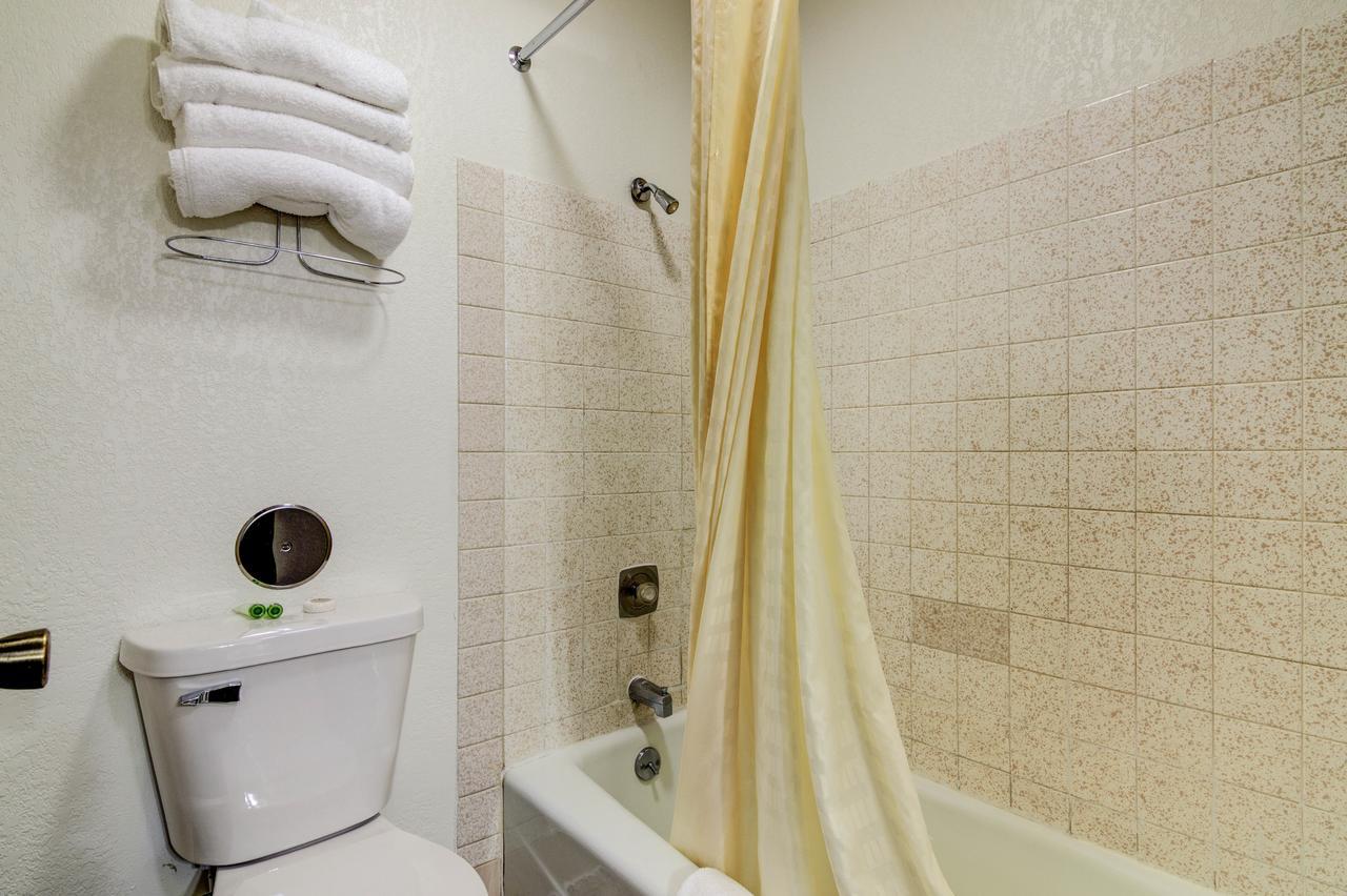 Bloomer Inn & Suites Bagian luar foto