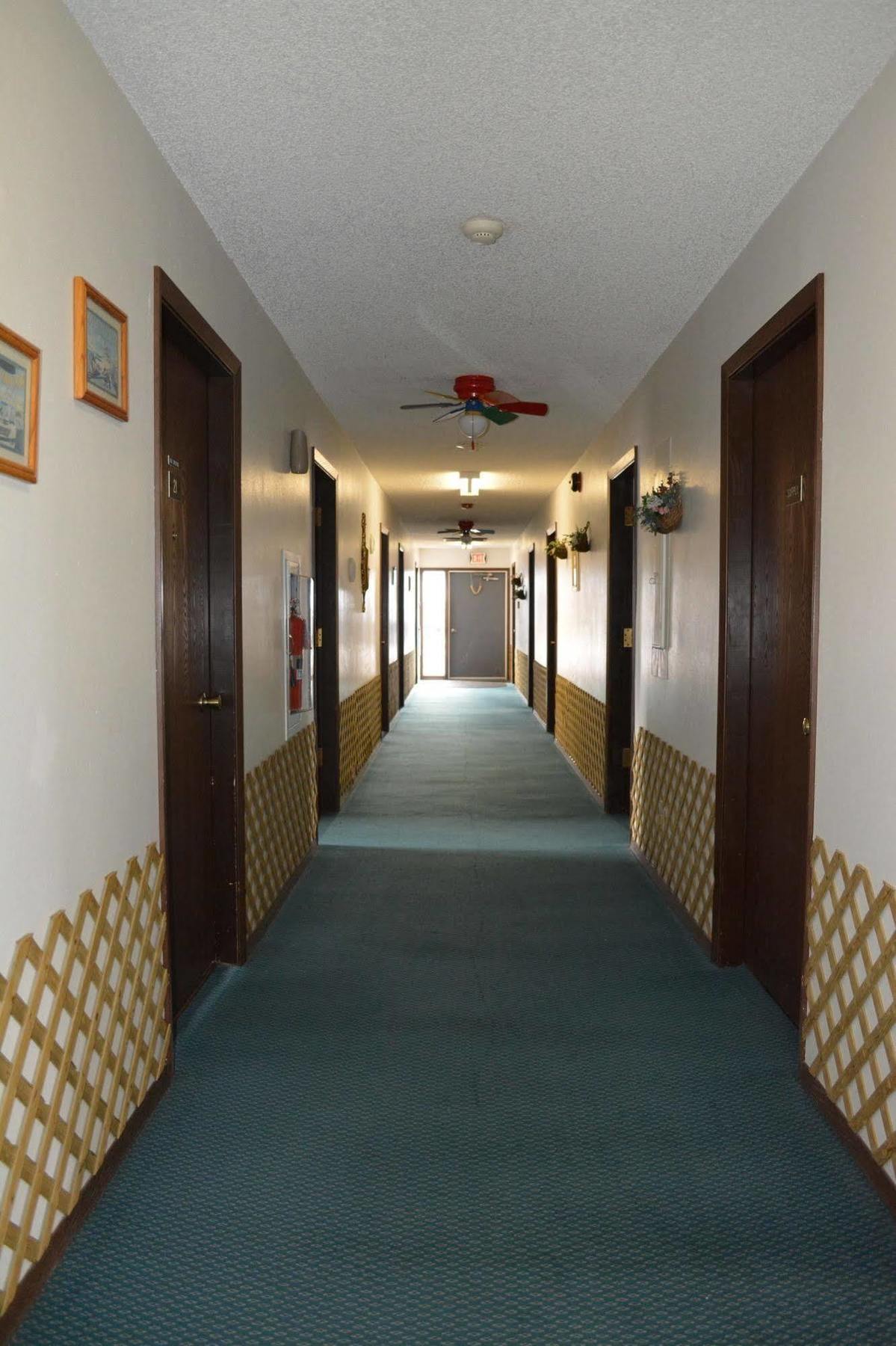 Bloomer Inn & Suites Bagian luar foto
