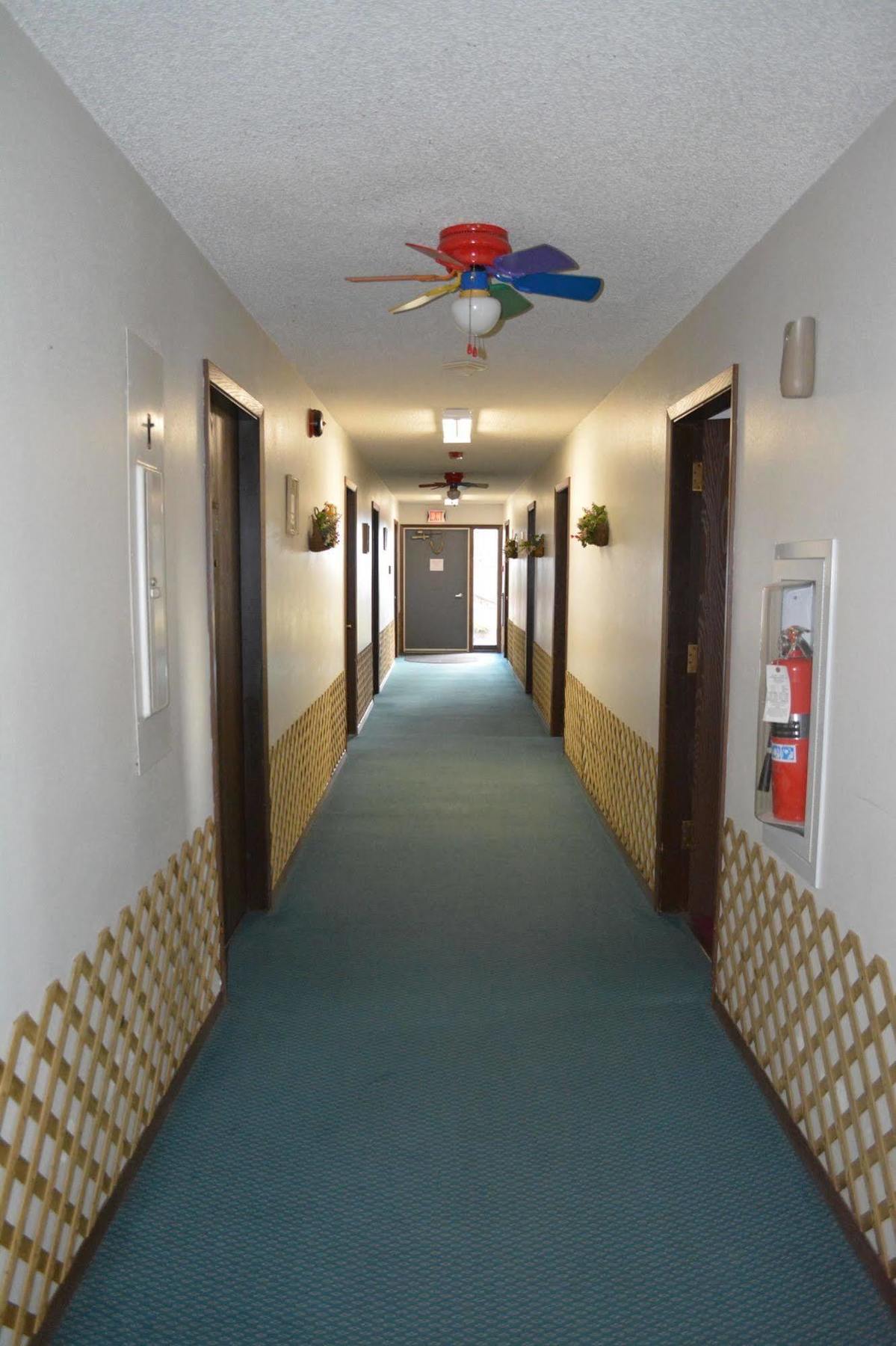 Bloomer Inn & Suites Bagian luar foto