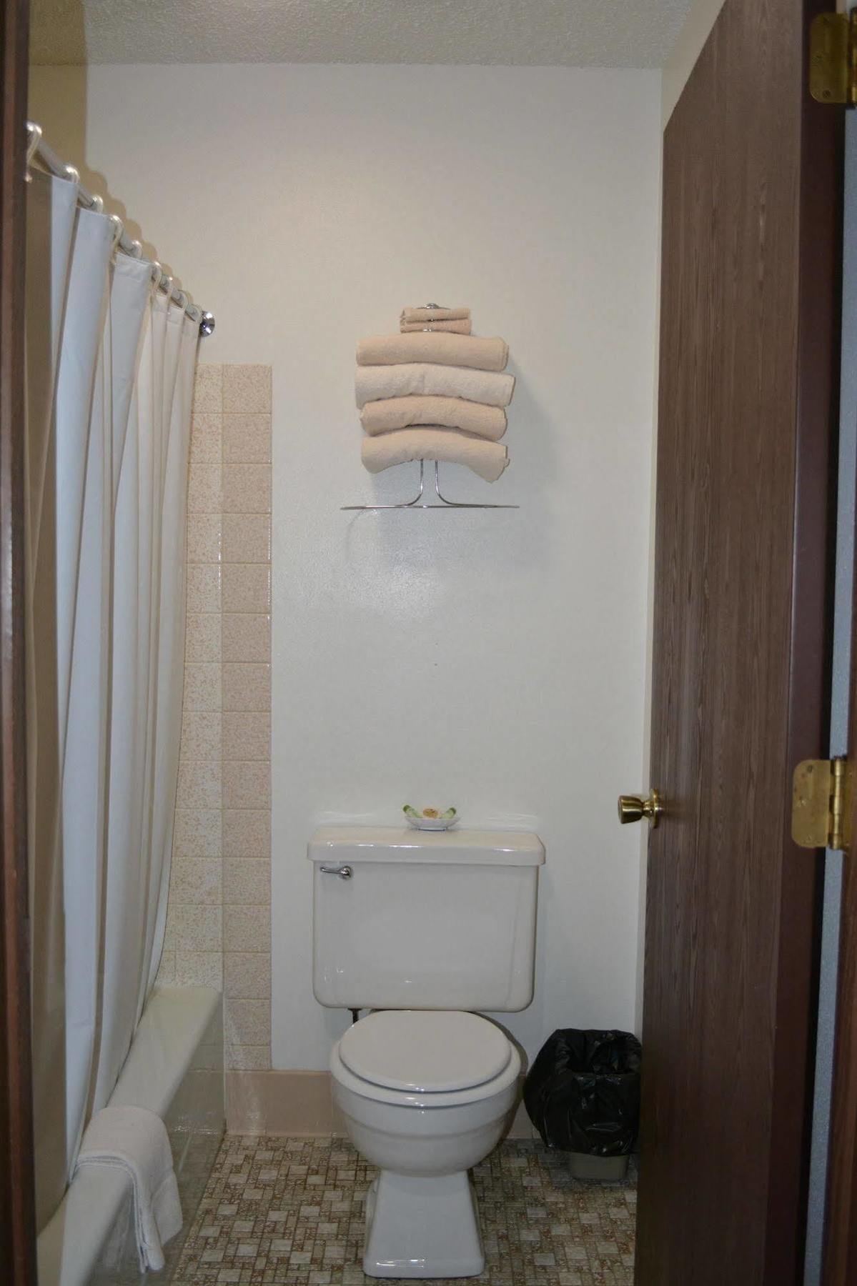 Bloomer Inn & Suites Bagian luar foto