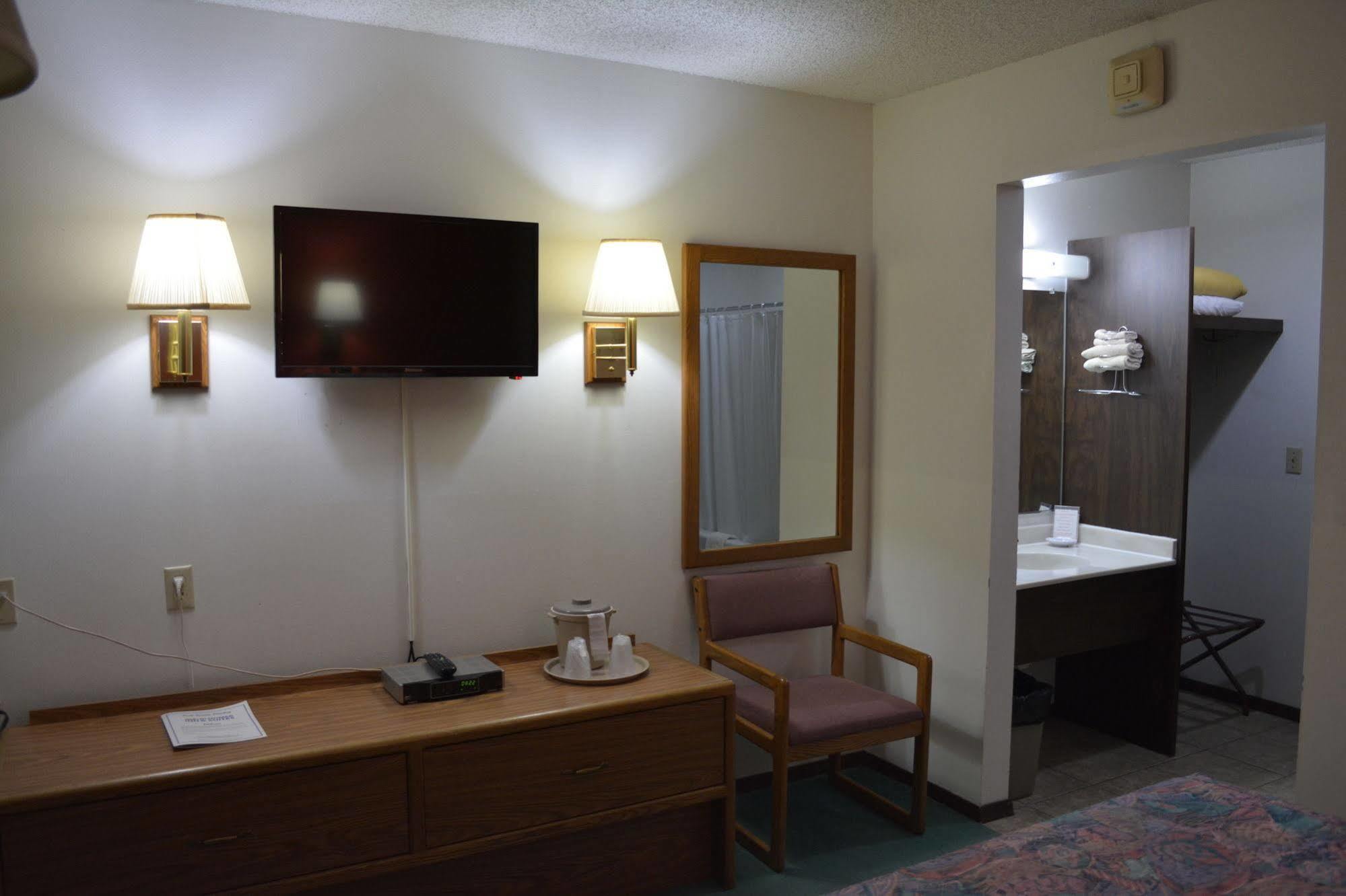 Bloomer Inn & Suites Bagian luar foto