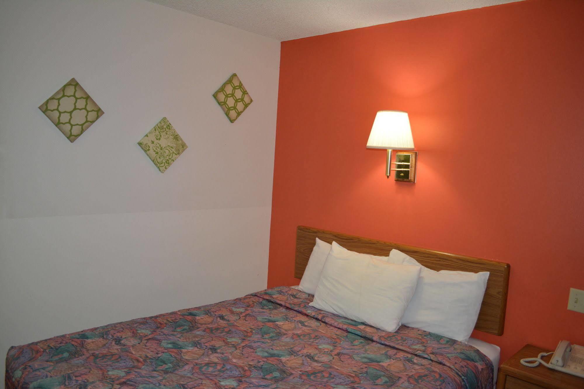 Bloomer Inn & Suites Bagian luar foto