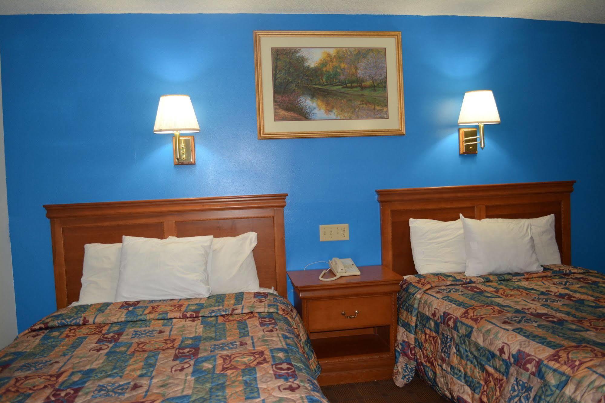 Bloomer Inn & Suites Bagian luar foto