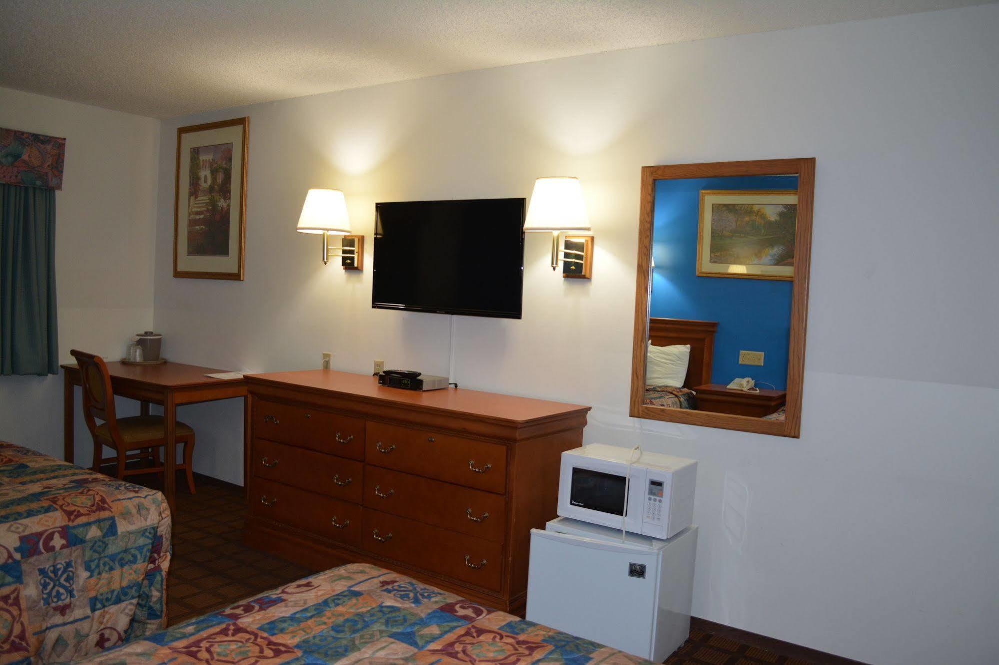 Bloomer Inn & Suites Bagian luar foto