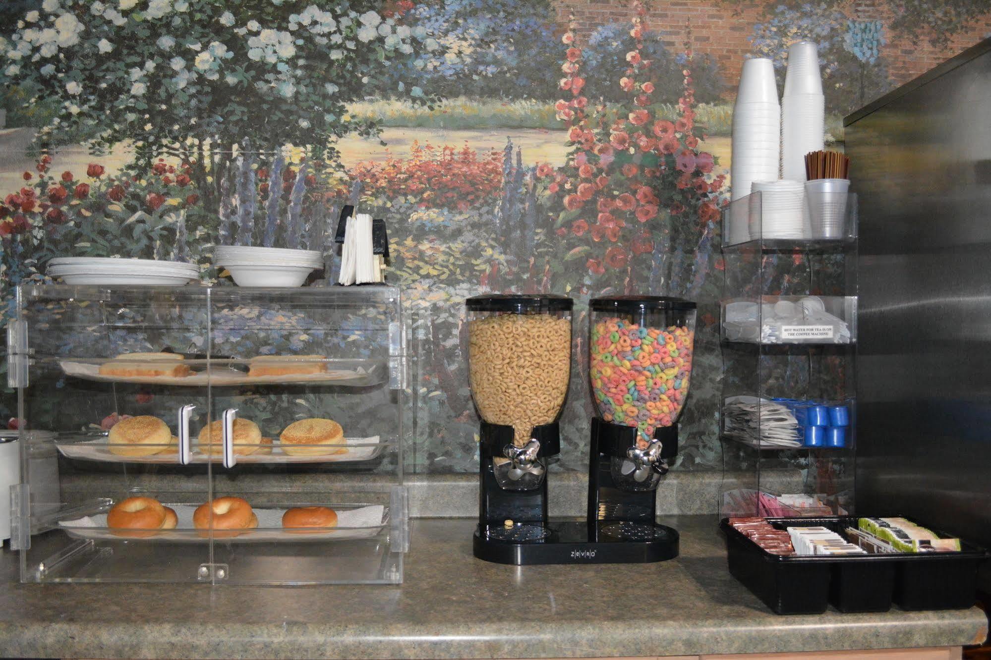 Bloomer Inn & Suites Bagian luar foto